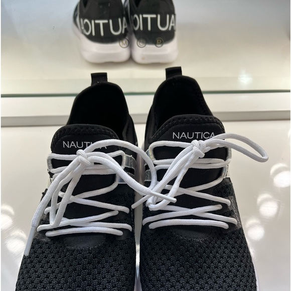 Nautica Women Sneaker Lace-Up Jogger Running Shoe, Black & White Silver, 7.5 - Picture 7 of 10